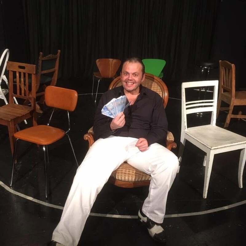 Der Revisor · Zytglöggeler Theater Bern · 2019
Rolle: Gemeindspräsident
Regie: Renate Adam
Foto: Michael Enzler